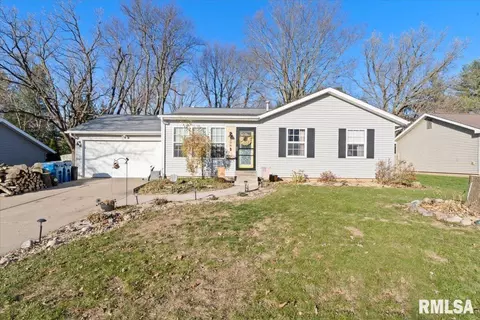 306 W 16th Ave, Coal Valley, IL 61240