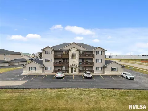 3207 S 16th Ave, Eldridge, IA 52748