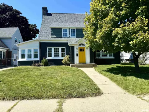 1310 Pershing Blvd, Clinton, IA 52732