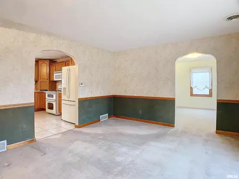 2401 48th St, Moline, IL 61265 photo 6