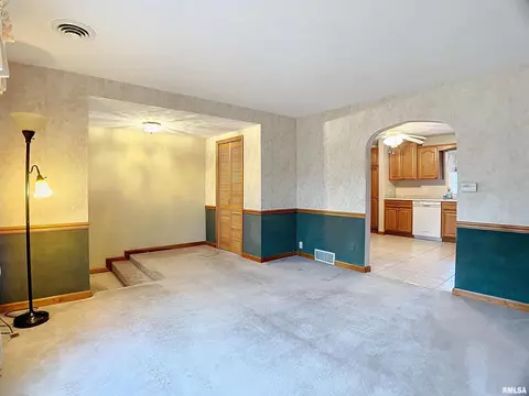 2401 48th St, Moline, IL 61265 photo 5
