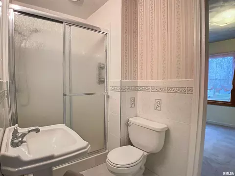 2401 48th St, Moline, IL 61265 photo 17
