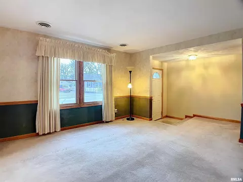2401 48th St, Moline, IL 61265 photo 4
