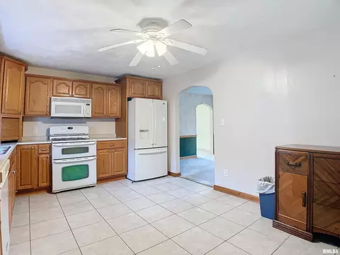 2401 48th St, Moline, IL 61265 photo 9