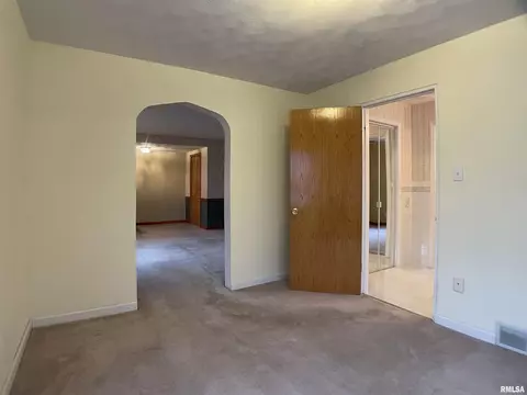 2401 48th St, Moline, IL 61265 photo 14