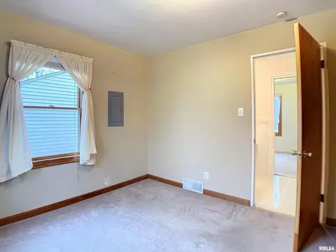 2401 48th St, Moline, IL 61265 photo 20