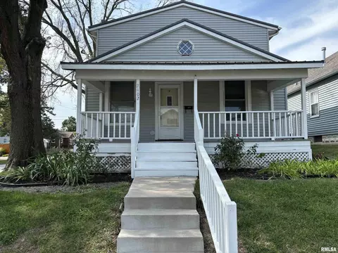 2402 Wilkes Ave, Davenport, IA 52804