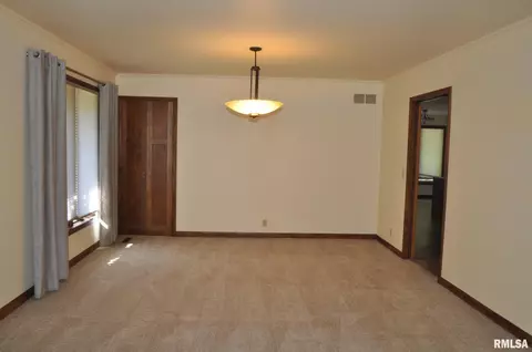 1 Timberwood Ct, Moline, IL 61265 photo 5