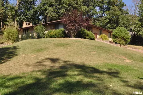 1 Timberwood Ct, Moline, IL 61265 photo 2