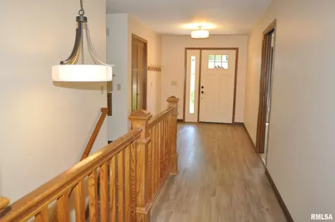 1 Timberwood Ct, Moline, IL 61265 photo 3