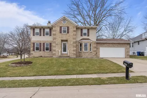 4404 N Thornwood Ave, Davenport, IA 52806