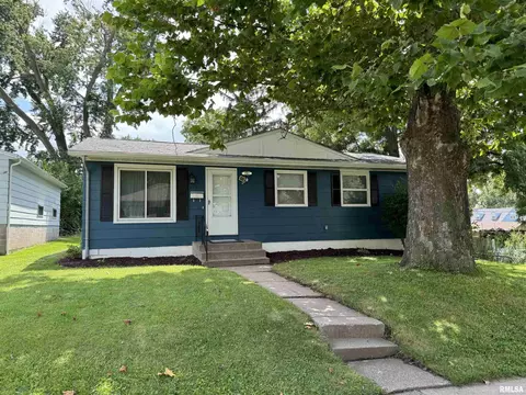 2521 Bellevue Ave, Bettendorf, IA 52722