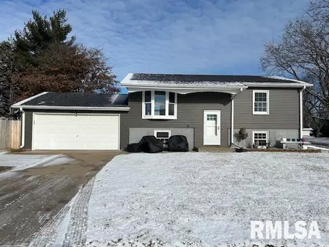 902 14th Ave NW, Clinton, IA 52732