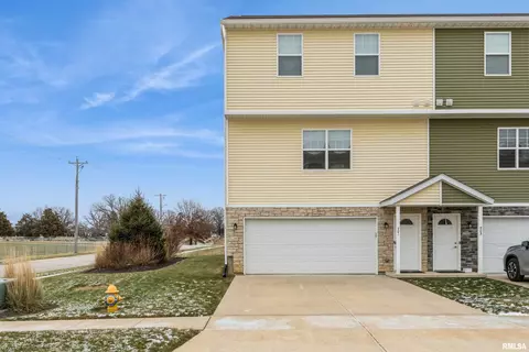 701 Cox Ct, Le Claire, IA 52753