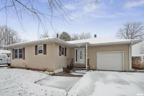 723 31st St, Bettendorf, IA 52722