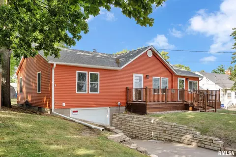 616 1st St, Camanche, IA 52730