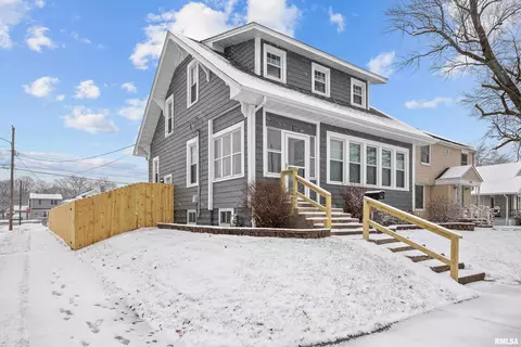 2327 Davie St, Davenport, IA 52804