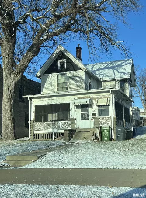 1904 Camanche Ave, Clinton, IA 52732