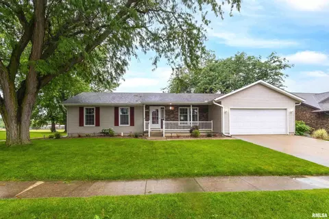 1103 Brookview Dr, Dewitt, IA 52742