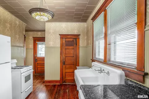 110 E 3rd St, Wilton, IA 52778 photo 5
