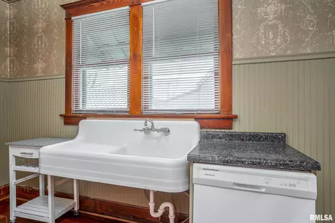 110 E 3rd St, Wilton, IA 52778 photo 8