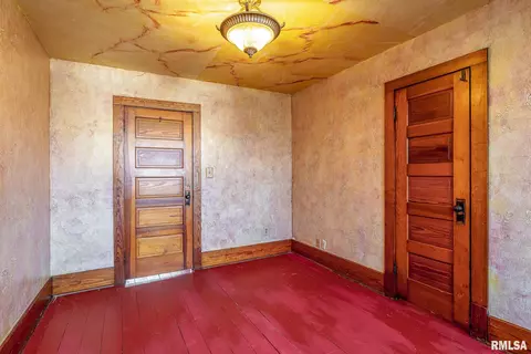 110 E 3rd St, Wilton, IA 52778 photo 21