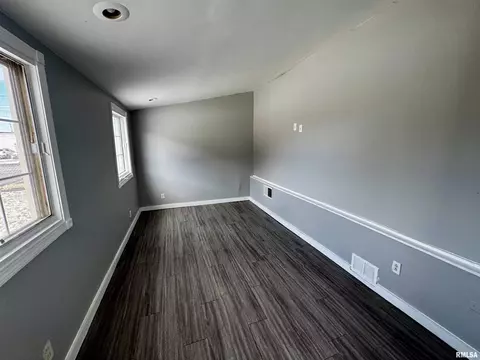118 Hero St, Silvis, IL 61282 photo 9