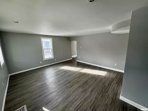 118 Hero St, Silvis, IL 61282 photo 3