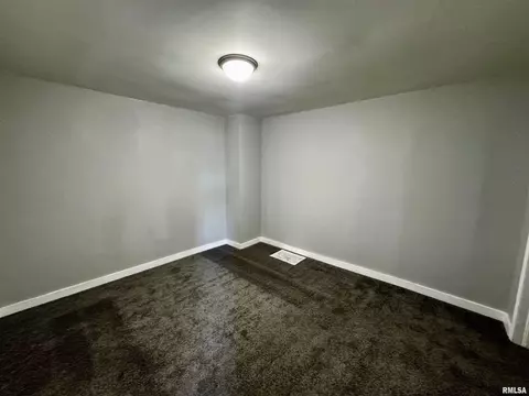 118 Hero St, Silvis, IL 61282 photo 8