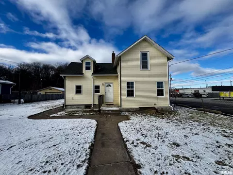 118 Hero St, Silvis, IL 61282