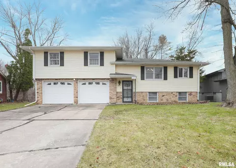 8913 19th St W, Rock Island, IL 61201