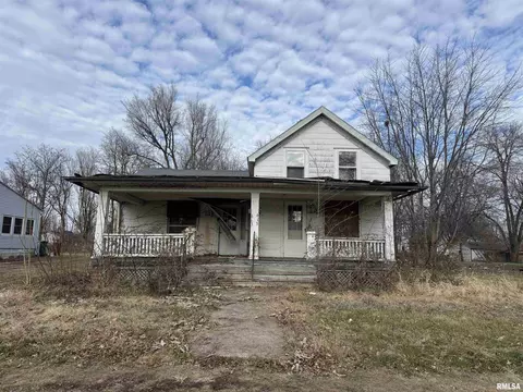613 E Brooks St, Galesburg, IL 61401