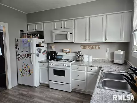 610 E Main St, Aledo, IL 61231 photo 4