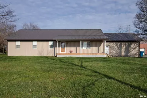 2647 Dowell Rd, Du Quoin, IL 62832
