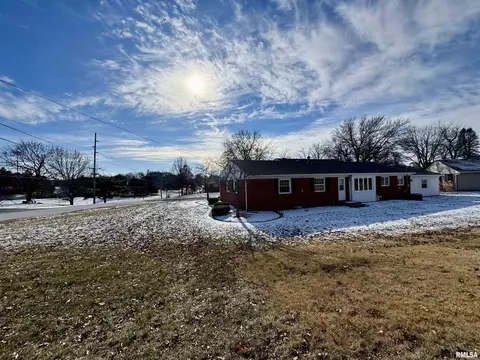 301 Oakview Dr, Aledo, IL 61231 photo 4