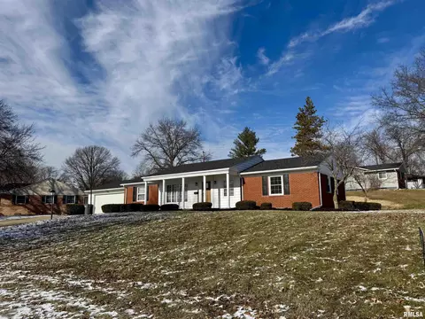 301 Oakview Dr, Aledo, IL 61231 photo 2