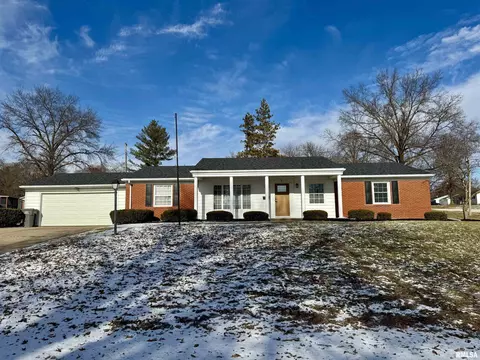 301 Oakview Dr, Aledo, IL 61231