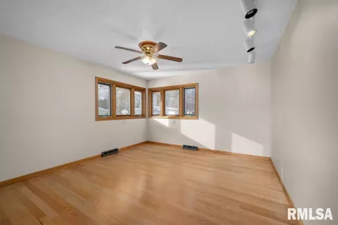 1810 37th St, Moline, IL 61265 photo 18