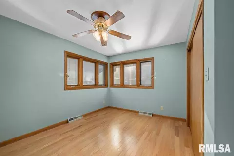 1810 37th St, Moline, IL 61265 photo 13
