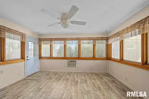 1810 37th St, Moline, IL 61265 photo 10