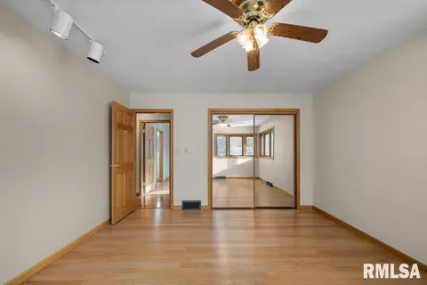 1810 37th St, Moline, IL 61265 photo 19