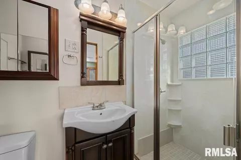 1810 37th St, Moline, IL 61265 photo 15