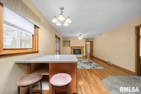 1810 37th St, Moline, IL 61265 photo 9