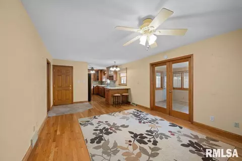 1810 37th St, Moline, IL 61265 photo 5
