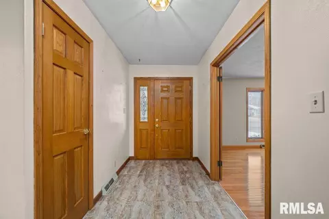 1810 37th St, Moline, IL 61265 photo 12