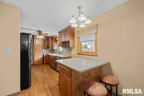 1810 37th St, Moline, IL 61265 photo 6