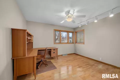 1810 37th St, Moline, IL 61265 photo 20