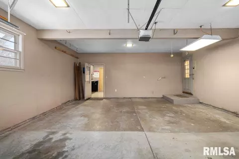 1810 37th St, Moline, IL 61265 photo 24
