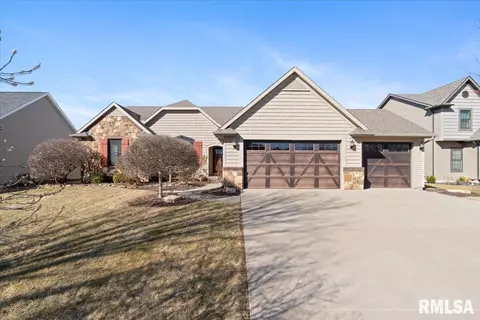 6862 Summerfield Dr, Bettendorf, IA 52722