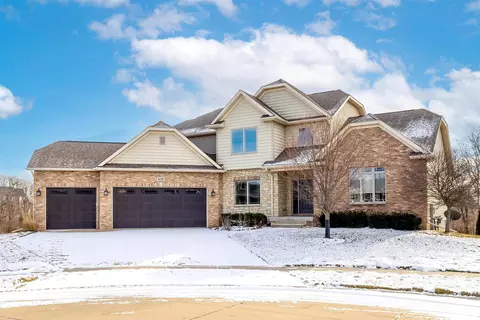 6245 Hess Ct, Bettendorf, IA 52722